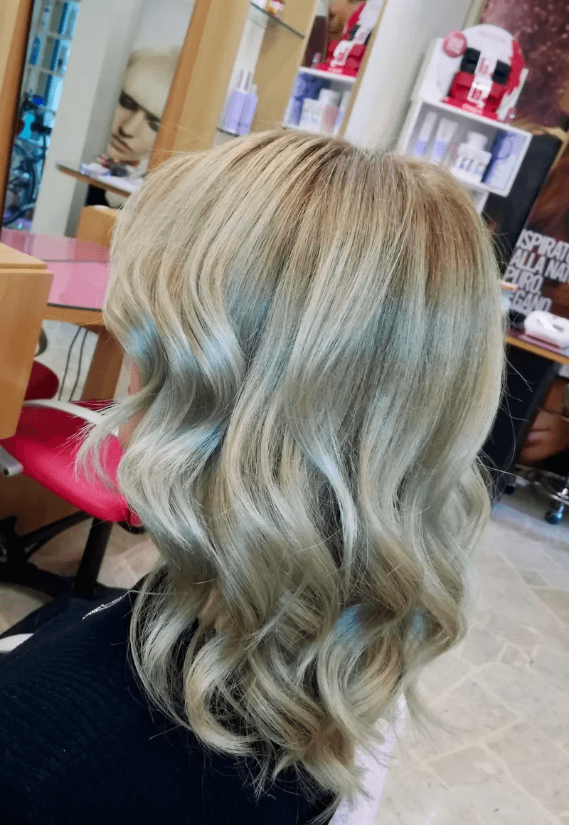 Caschetto biondo platino – Taglio e colorazione Adriana Style Sanremo
